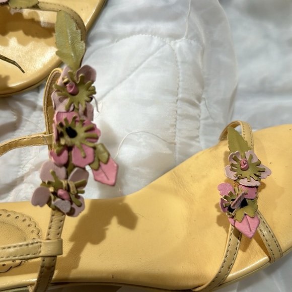 Bass Shoes - Floral, fun, strappy, sexy yellow Bass sandals!
